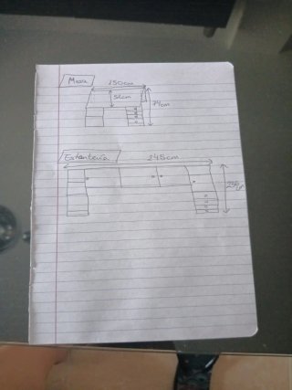 Escritorio y estantería de madera
