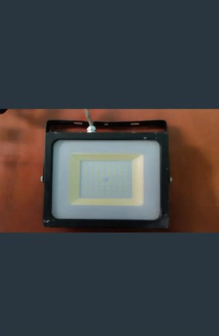 Foco LED Negro y Blanco