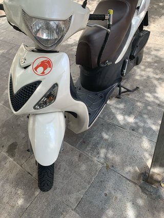 Suzuki Scooter Blanca
