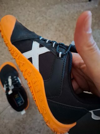 Deportivas Munich Negras y Naranja