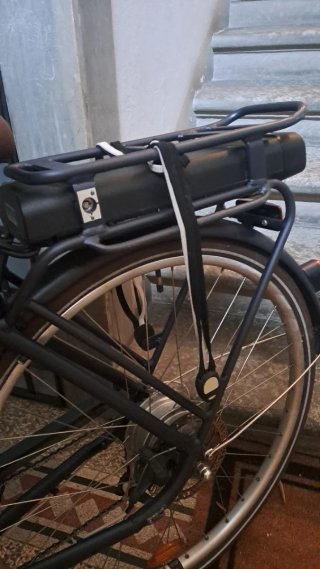 Bicicletta Elettrica City con Cestino 600e