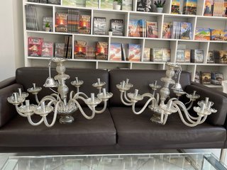 Candelabros de cristal transparentes. Unos 80cms.