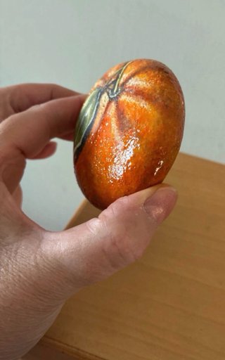 Sasso dipinto a mano: Arancia