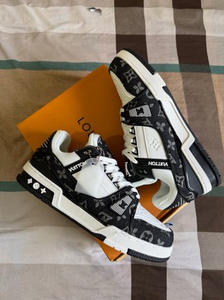 Zapatillas Louis Vuitton Negras y Blancas