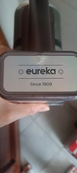 Aspiradora Eureka con accesorios