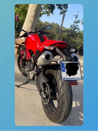 Ducati Monster 696 Roja