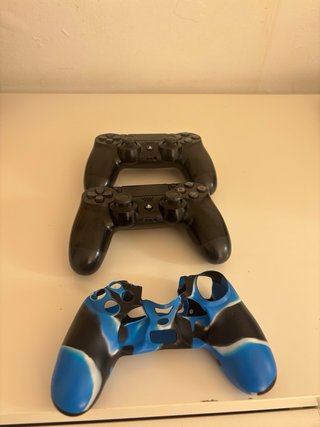 PS4 + 2 controller + 5 giochi PS4 + custodie per controller