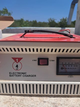 Cargador baterias coche 6V/12V, apenas usado