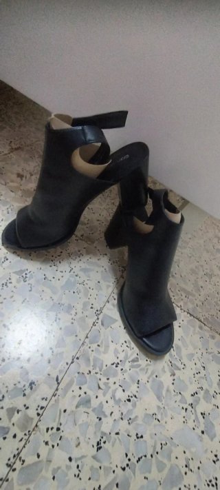 Botín tacón negro