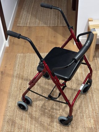 Andador Garcia 1880 plegable con asiento