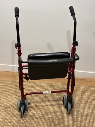 Andador Garcia 1880 plegable con asiento
