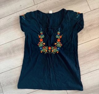 Maglietta vintage blu navy ricamata con fiori