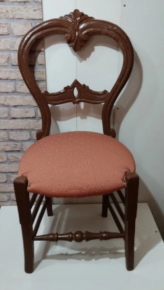 Silla antigua estilo Isabelino Madera y Tela