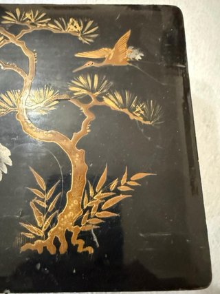 Antica scatola giapponese con gru e pino