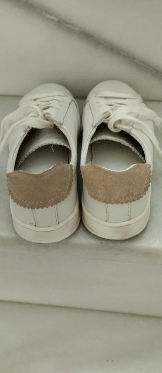 Zapato deportivo tipo bamba. Zara.
