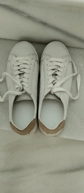 Zapato deportivo tipo bamba. Zara.