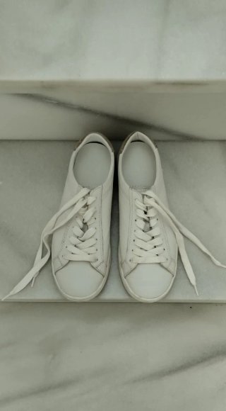 Zapato deportivo tipo bamba. Zara.