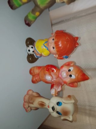 Lote de 4 muñecos antiguos de goma