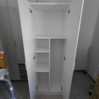 Armario blanco de  madera nuevo