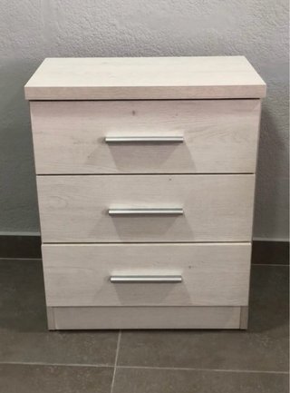Mesita de noche de madera y metal