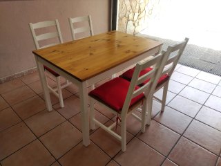 MESA Y 4 SILLAS DE COCINA COMEDOR DE MADERA BLANCO