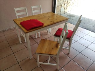 MESA Y 4 SILLAS DE COCINA COMEDOR DE MADERA BLANCO