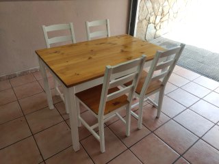 MESA Y 4 SILLAS DE COCINA COMEDOR DE MADERA BLANCO