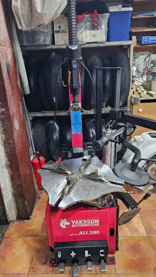 Desmontadora de neumáticos Yaksson DE.AU.380