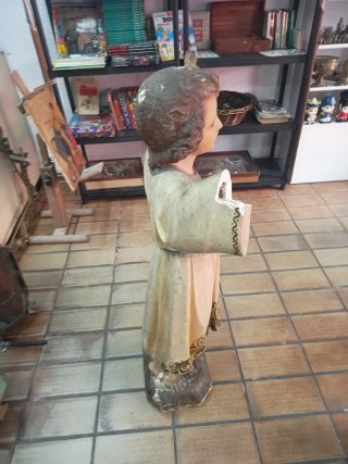 Escultura religiosa antigua