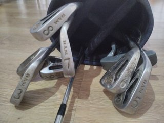Set 9 palos golf Accubar y bolsa Mizuno