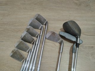 Set 9 palos golf Accubar y bolsa Mizuno