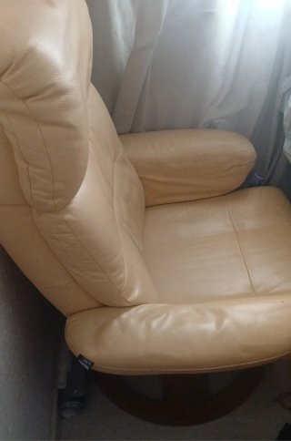 Butaca de piel beige