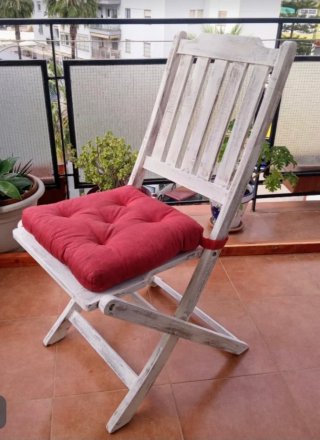 Silla plegable madera blanca, pintada estilo vinta