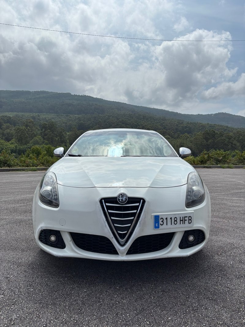 Alfa Romeo Giulietta 2012 - foto 1
