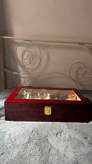 Scatola elegante per orologi in legno laccato di lusso