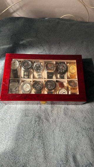 Scatola elegante per orologi in legno laccato di lusso