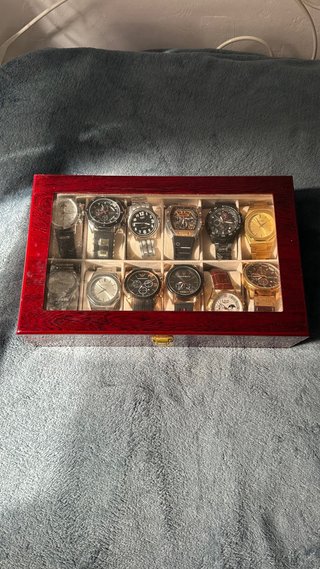 Scatola elegante per orologi in legno laccato di lusso