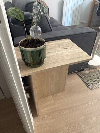 Mesa auxiliar de mármol
