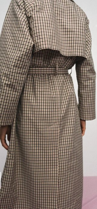 Trench Zara cuadros viral