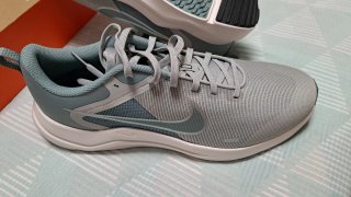 Nike Gris y Verde Agua