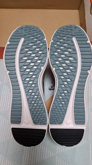 Nike Gris y Verde Agua
