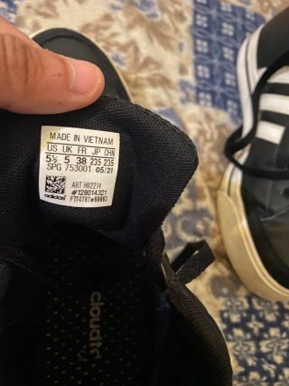 Sapatilhas Adidas Pretas e Brancas