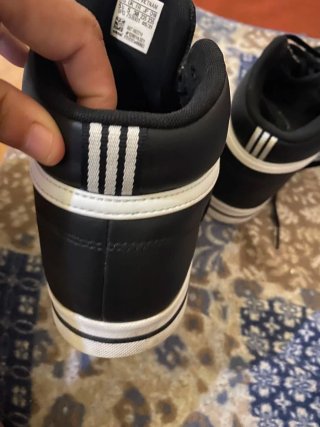 Sapatilhas Adidas Pretas e Brancas