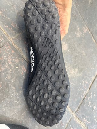Botas de fútbol Adidas negras y azules