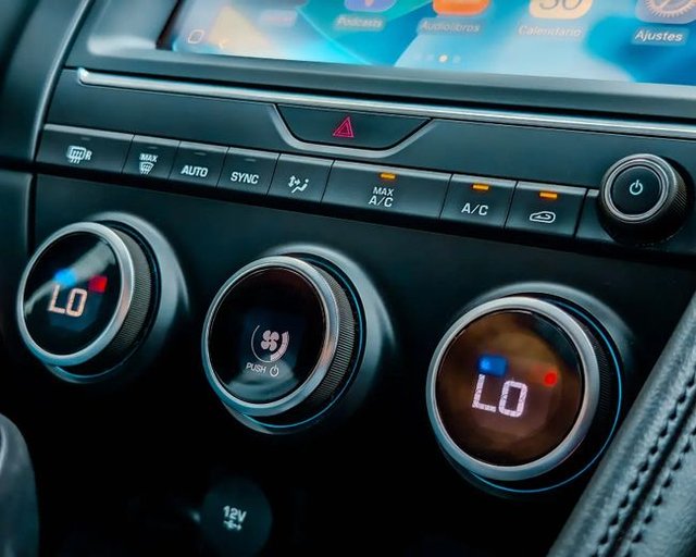 Jaguar E-Pace D150 Basis 150CV