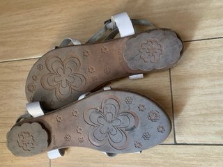 Sandalias planas piel Porronet blancas