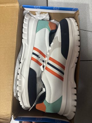 Zapatillas deportivas naranja y blanco