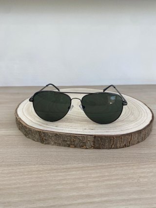 Gafas de sol aviador negras y verdes
