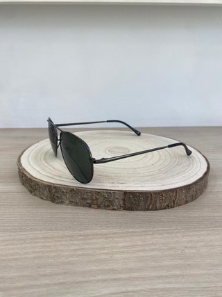 Gafas de sol aviador negras y verdes
