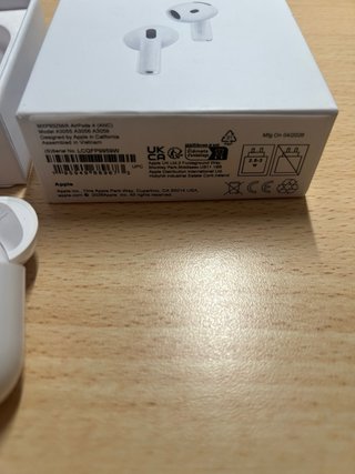 Apple AirPods 4